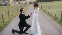 Ini dia momen manis El Rumi berlutut melamar Syifa Hadju dilihat detikcom, Minggu (5/10/2025).  Foto: dok instagram El Rumi dan Syifa Hadju