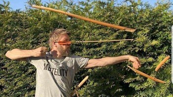 Busur tiba-tiba patah. Foto: Boredpanda