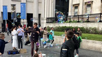 Detik-detik terpleset. Foto: Boredpanda