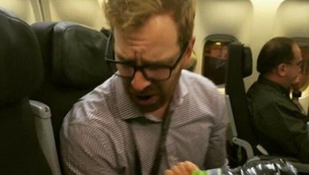 Detik-detik minuman tertumpah. Foto: Boredpanda