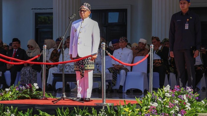 Gubernur Banten Andra Soni saat menjadi pembina upacara HUT ke-25 Provinsi Banten