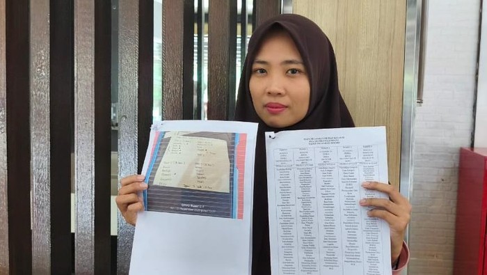 Veni guru honorer di SMA Negeri 9 Palembang yang merasa dikucilkan dan dipersulit daftar PPPK