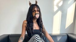 Wujud HorsegiirL: DJ Setengah Wanita, Setengah Kuda