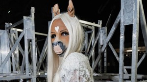 Persona misterius HorsegiirL: wajah disembunyikan, musik yang jadi spotlight utama. Foto: Instagram HorsegiirL