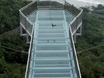 Video: India Punya Jembatan Kaca Terpanjang, Jadi Spot Selfie Aesthetic