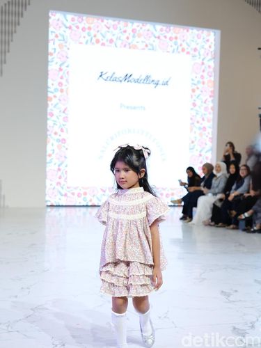 Kelas Modeling.id tampil perdana di Senayan City Fashion Nation dengan membawa tema Runaway Celebration.