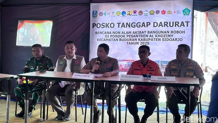 Konferensi pers korban ambruknya ponpes di Sidoarjo