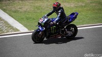 Pembalap Monster Energy Yamaha MotoGP™ Alex Rins usai menjalani kualifikasi MotoGP Indonesia 2025. Alex Rins akan start dari posisi 4.