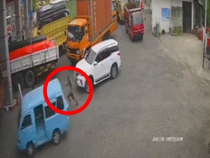 Sopir Pete-pete di Maros Curi HP Penumpang Disabilitas