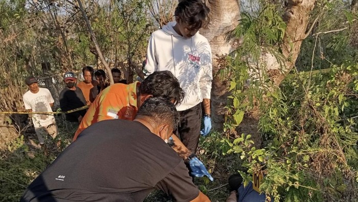 Mayat mahasiswa dari Sumba, NTT yang ditemukan menemukan tewas di Pegunungan Kedo, Kelurahan Ule, Kecamatan Asakota, Kota Bima, Sabtu, (4/10/2025).