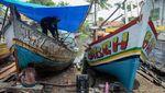 Melihat Aktivitas Bengkel Kapal Tradisional di Pesisir Tangerang