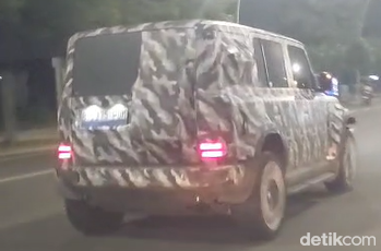 Mobil diduga iCar V23.