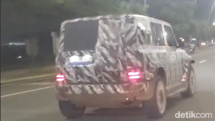 Mobil diduga iCar V23.