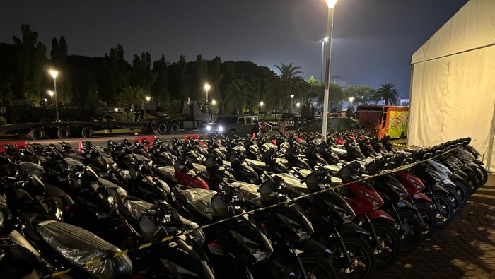 Panglima TNI Jenderal Agus Subiyanto menyebut akan ada door prize 200 motor untuk HUT ke-80 TNI di Monas besok.