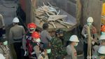 TNI-Polri Berjibaku Bersihkan Puing Ponpes di Sidoarjo yang Ambruk