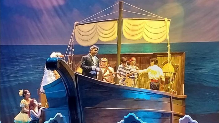 Pertunjukan The Little Mermaid di TIM