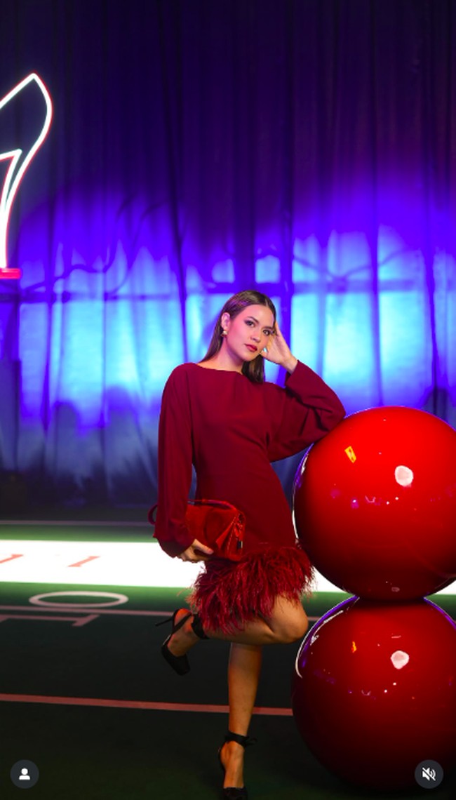Salah satu agenda Raisa di Paris Fashion Week 2025 adalah menghadiri show brand sepatu Christian Loubutin.  Foto: Instagram