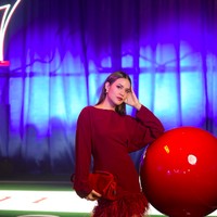 Salah satu agenda Raisa di Paris Fashion Week 2025 adalah menghadiri show brand sepatu Christian Loubutin.  Foto: Instagram