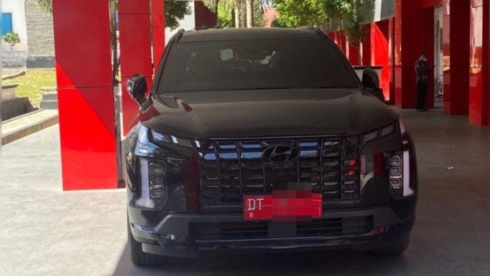 Salah satu mobil dinas baru untuk pimpinan DPRD Sultra.