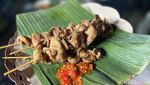 Huaah! Tersengat Pedasnya Sambal Ayam Ngondek yang Viral di Gandaria