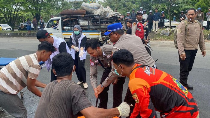 Satu orang tewas dalam kecelakaan motor vs truk di Banjarbaru, Kalsel.