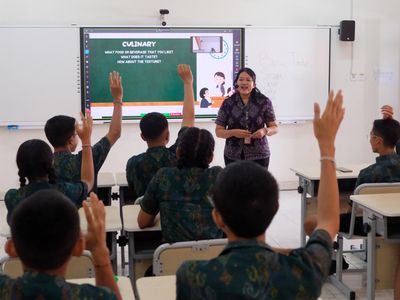 Sekolah di Bali Uji Coba Kelas Pintar Berteknologi Tinggi