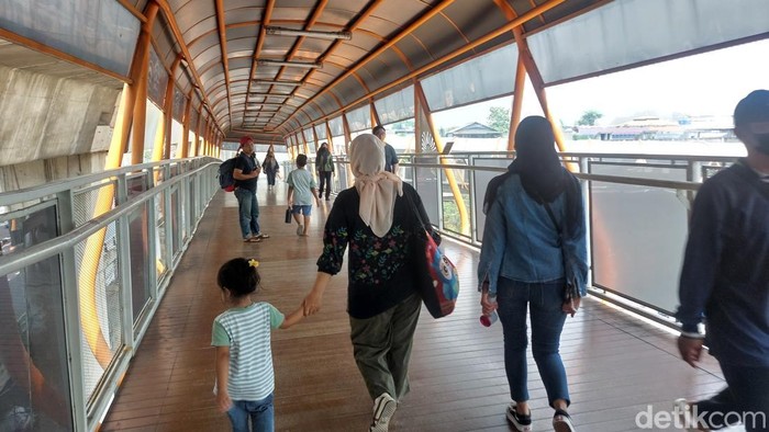 Skywalk Kebayoran Lama (4/10)