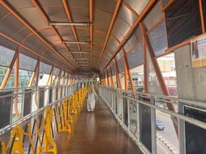Skywalk Kebayoran Masih Berbau, Warga Harap Noda Kotoran Kucing Dibersihkan