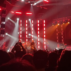 The Smashing Pumpkins di Jakarta: Gak Banyak Basa-basi, Aksi Panggungnya Gila!