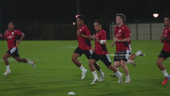 Sesi latihan perdana Timnas Indonesia di Jeddah, Arab Saudi, jelang laga-laga Ronde 4 Kualifikasi Piala Dunia 2026.