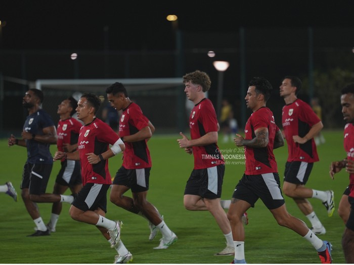 Sesi latihan perdana Timnas Indonesia di Jeddah, Arab Saudi, jelang laga-laga Ronde 4 Kualifikasi Piala Dunia 2026.