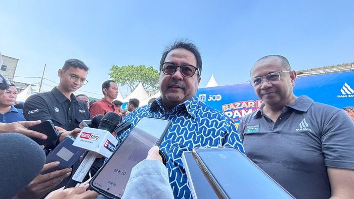 Wakil Gubernur DKI Jakarta Rano Karno bersama Dirut PAM Jaya, Arief Nasrudin.