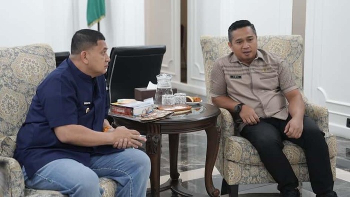Wali Kota Makassar Munafri Appi Arifuddin bersama Kepala BPN Makassar Adri Virly Rachman.