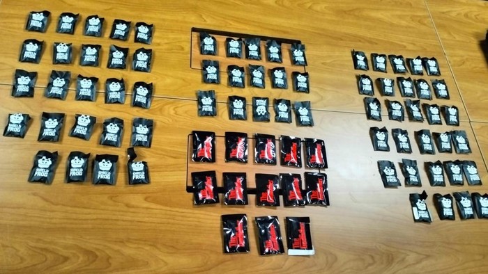 Bareskrim dan Bea Cukai Soetta menangkap pria bernama Tetdy (38) atas kepemilikan 84 vape isi narkoba di Bandara Soekarno Hatta (Soetta), Tangerang, Banten. (dok istimewa)