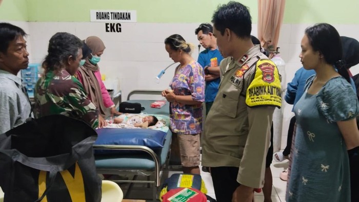 Bayi perempuan ditemukan warga di Rongkop, Gunungkidul, dibawa ke fasilitas kesehatan untuk diperiksa. Foto diunggah Minggu (5/10/2025).