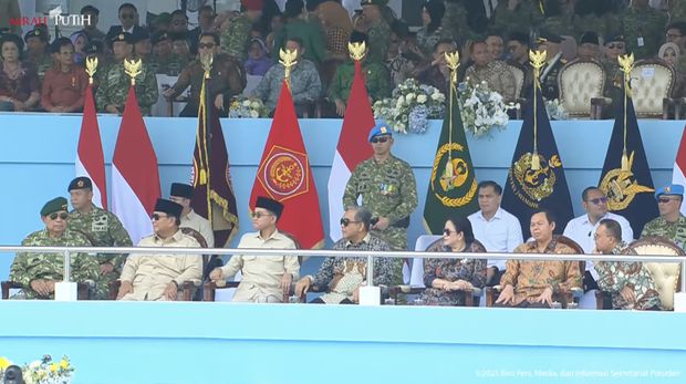 Defile pasukan dan alutsista TNI di Monas. (Dok YouTube Setpres)