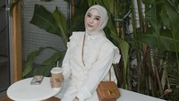 Dinan Fajrina tetap mengucapkan ulang tahun ke Doni Salmanan. Ia sambil mengutarakan janji tetap setia. (Foto: dok Instagram dinanfajrina)