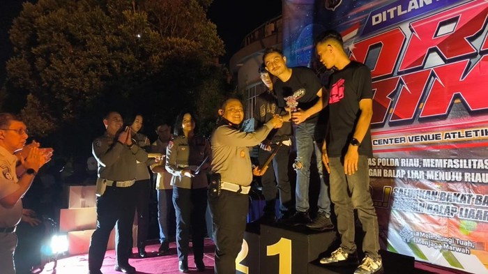 Drag Bike Sesi V Polda Riau kembali digelar, bawa pesan safety racing dan no street race, Sabtu (4/10/2025) malam.