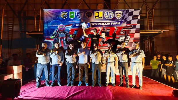 Drag Bike Sesi V Polda Riau kembali digelar, bawa pesan safety racing dan no street race, Sabtu (4/10/2025) malam.