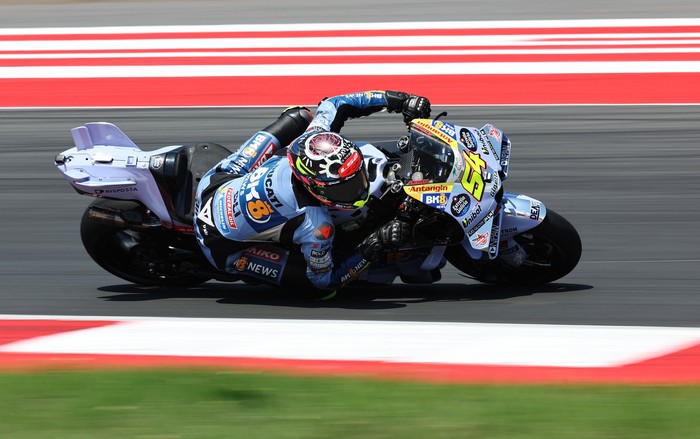 MotoGP -  Indonesian Grand Prix - Mandalika International Street Circuit, Mandalika, Indonesia - October 5, 2025 BK8 Gresini Racing MotoGP's Fermin Aldeguer during warm up REUTERS/Willy Kurniawan