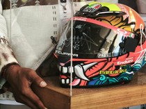 Helm Bertanda Tangan Valentino Rossi Dilelang, Laku Rp 15 Juta