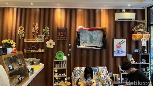 Himawari Tea & Coffee, kafe berkonsep Studio Ghibli di Denpasar, Minggu (5/10/2025). (Rizki Setyo)