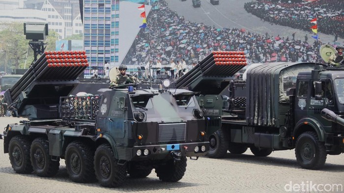 Ribuan prajurit TNI dari tiga matra—AD, AL, dan AU—tampil memukau dalam perayaan Hari Ulang Tahun (HUT) ke-80 TNI yang digelar di kawasan Silang Monas, Jakarta, Minggu (5/10).