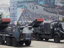 HUT ke-80 TNI, Ribuan Prajurit Unjuk Ketangkasan dan Parade Alutsista di Hadapan Prabowo