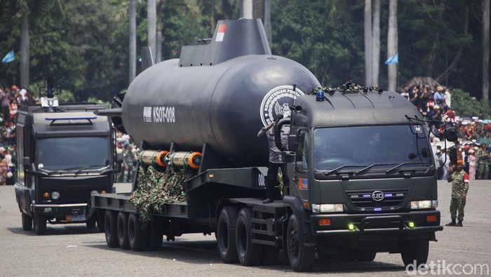 Ribuan prajurit TNI dari tiga matra—AD, AL, dan AU—tampil memukau dalam perayaan Hari Ulang Tahun (HUT) ke-80 TNI yang digelar di kawasan Silang Monas, Jakarta, Minggu (5/10).