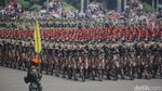 HUT ke-80 TNI, Ribuan Prajurit Unjuk Ketangkasan dan Parade Alutsista di Hadapan Prabowo