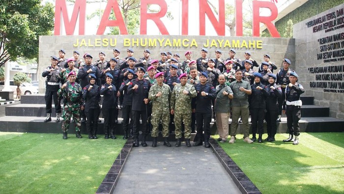 Brimob Polda Metro Kunjungi Mako Korps Marinir di Kwitang, Jakarta Pusat, dalam rangka HUT TNI. (dok istimewa)