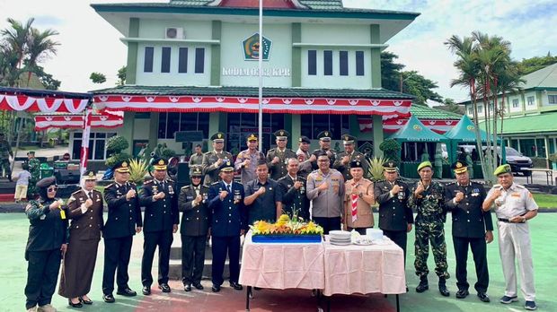 Jajaran Polres Rohul, Kampar, dan Pelalawan menghadiri upacara HUT ke-80 TNI di Markas Kodim 0313/Kampar, Minggu (5/10/2025) pagi.