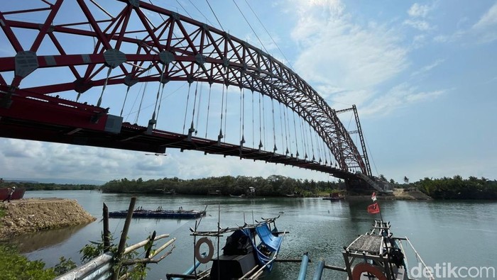 Jembatan Pelengkung Sodongkopo Nusawiru Pangandaran.