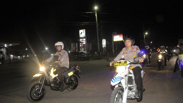 Kapolres Inhu AKBP Fahrian Saleh Siregar memimpin patroli Tim Raga, Sabtu (4/10/2025) malam.